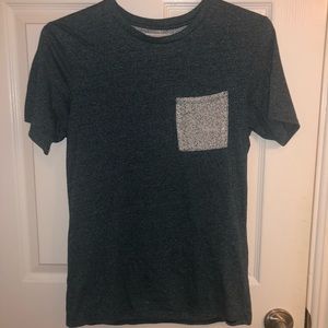 Green pocket-tee